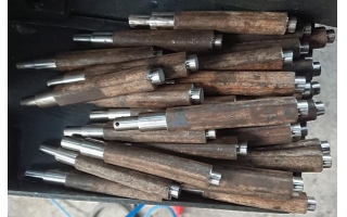 各種直銷(xiāo)、直桿-自動(dòng)鉆孔機(jī)設(shè)計(jì)制造案例