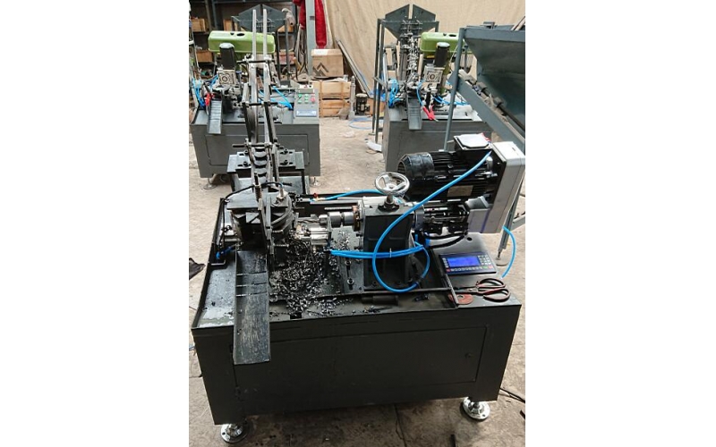 大銷軸、大螺栓自動鉆孔機(jī)-滑道送料