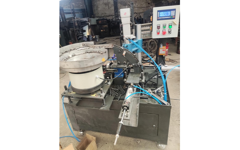 銷軸、螺栓-兩軸自動(dòng)鉆孔雙倒角機(jī)