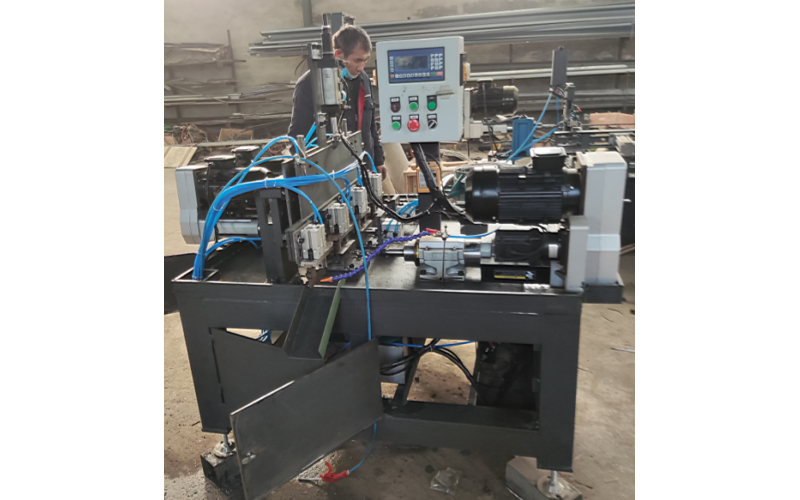 小方塊-三軸伺服鉆孔倒角沉孔機(jī)