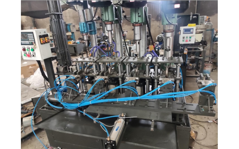 卸扣自動(dòng)鉆孔攻絲機(jī)