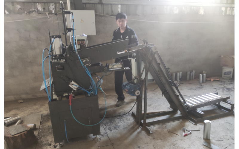 園鋼-單頭深孔鉆機(jī)