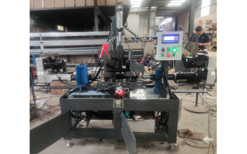 園鋼-兩軸伺服鉆深孔機(jī)