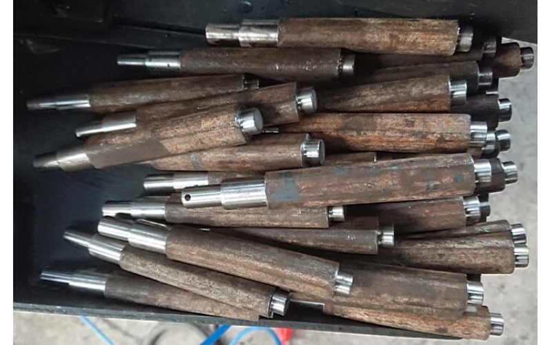 各種直銷、直桿-自動鉆孔機設(shè)計制造案例